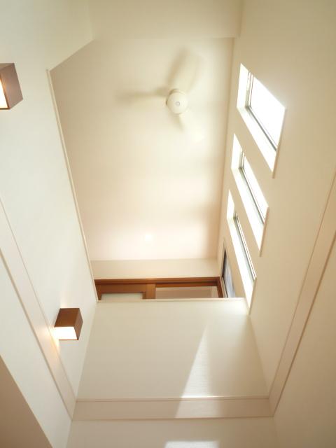 Model house photo. We established the ceiling fan to blow. <G Building: July 2013 shooting>
