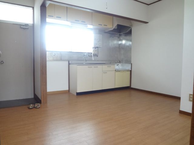 Kitchen. Spacious bright kitchen