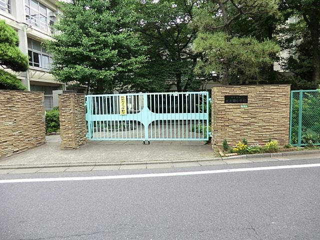 Primary school. 800m to Nerima IPU Sennan elementary school