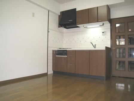 Living and room. System kitchen