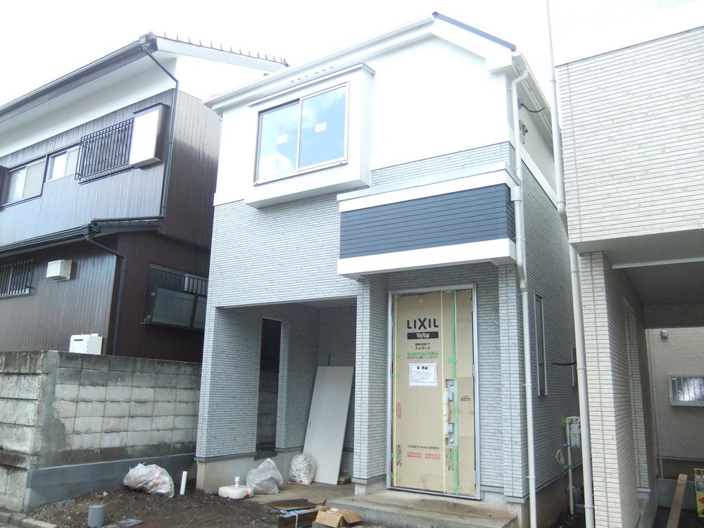 Local appearance photo. Building 3