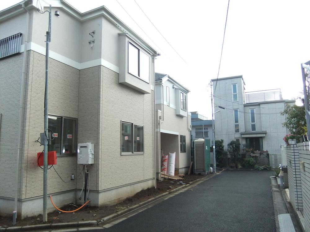 Local photos, including front road. West front road