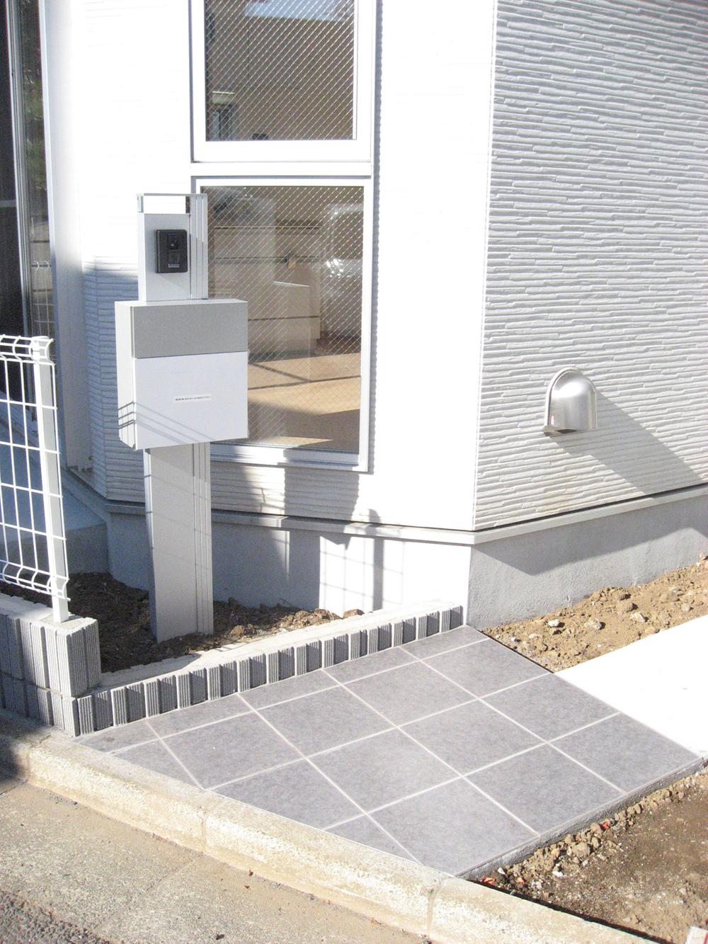 Local appearance photo. A Building approach (post ・ TV monitor interphone) Local (12 May 2012) shooting