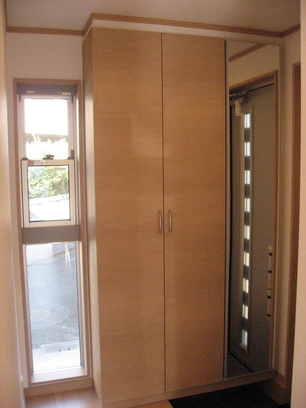 Other introspection. B Building entrance storage