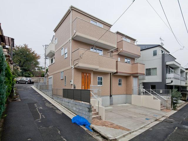 Local appearance photo. Local (11 May 2013) Shooting