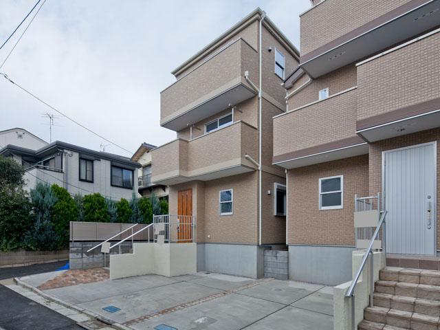 Local appearance photo. Local (11 May 2013) Shooting