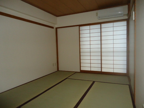 Other room space. Japanese-style room (approximately 6.0 tatami mats)