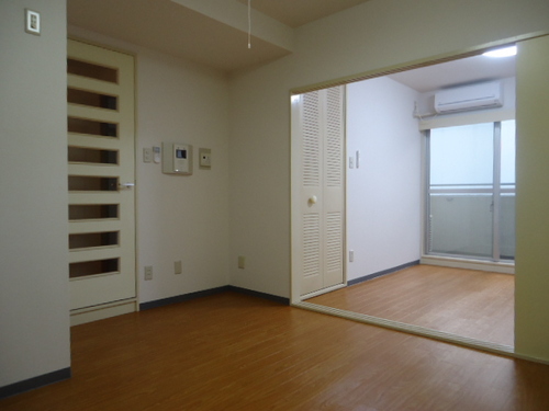 Living and room. Dining kitchen (about 6.0 tatami mats)