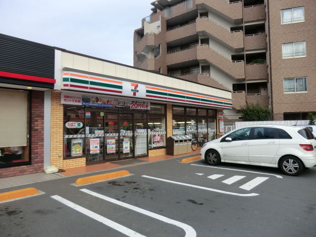 Convenience store. Seven-Eleven (convenience store) up to 100m