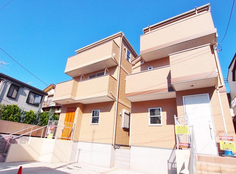 Local appearance photo. - A good hit yang facing south road -