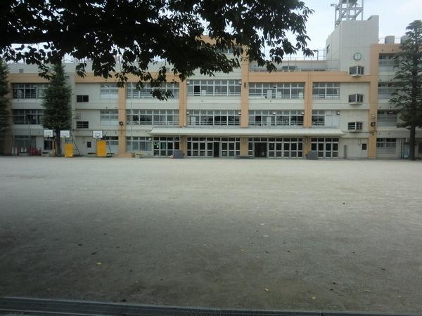 Primary school. 615m to Nerima Kaishin third elementary school