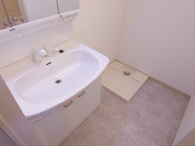 Washroom. Shampoo wash of table ・ Washing machine in the room