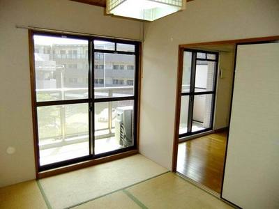 Living and room. Living next to the Japanese-style room