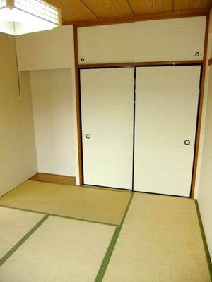 Living and room. Japanese-style room with a closet