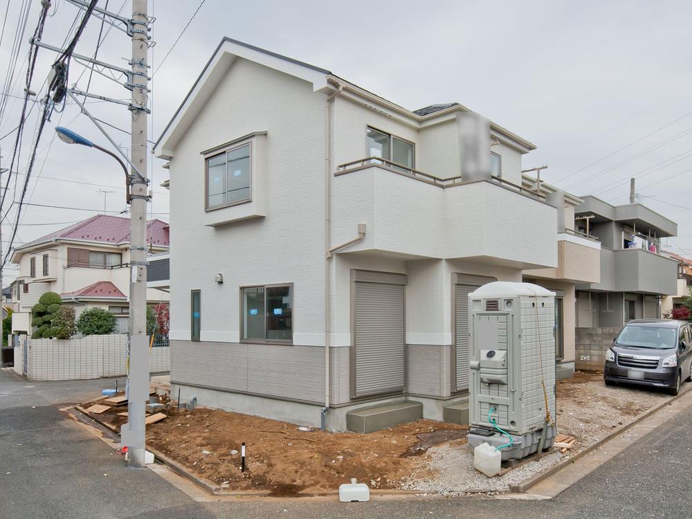 Local photos, including front road. Local (11 May 2013) Shooting