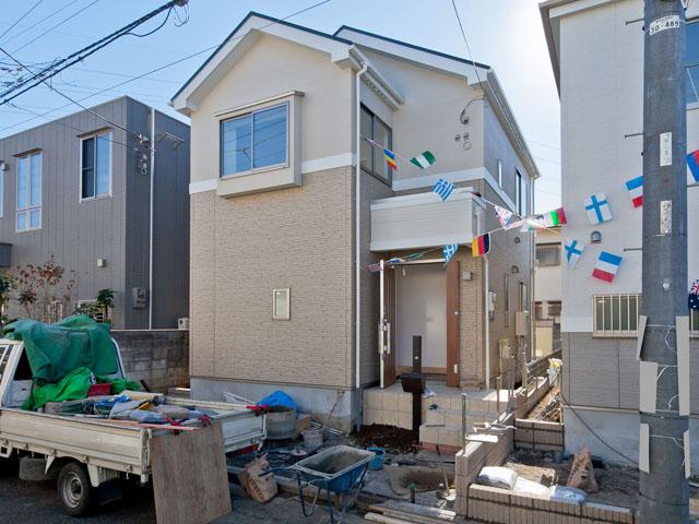 Local appearance photo. Local (12 May 2013) Shooting