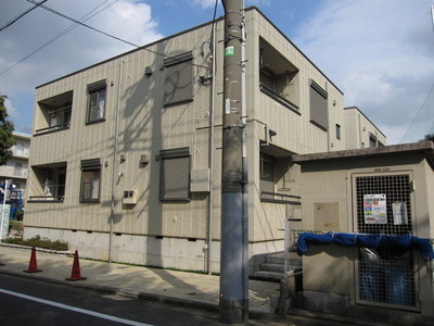 Building appearance. Sunny ・ School is also within easy reach of public security worry