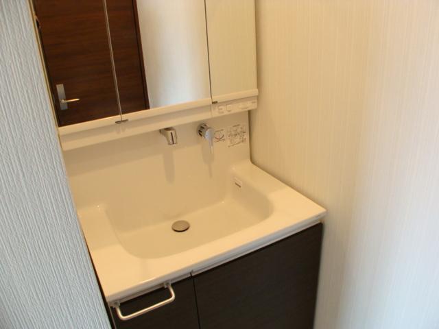 Wash basin, toilet. Example of construction