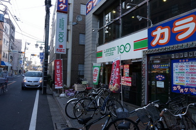 Convenience store. 200m up to 100 yen Lawson (convenience store)