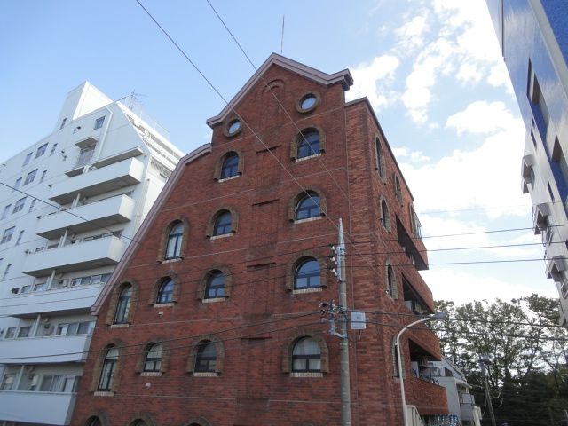 Building appearance. Stylish brick ☆ This instrument allowed Property!