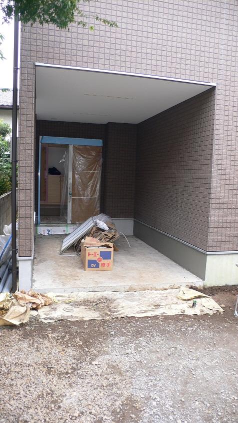 Parking lot. Built-in garage of worry on a rainy day (11 May 2013) Shooting