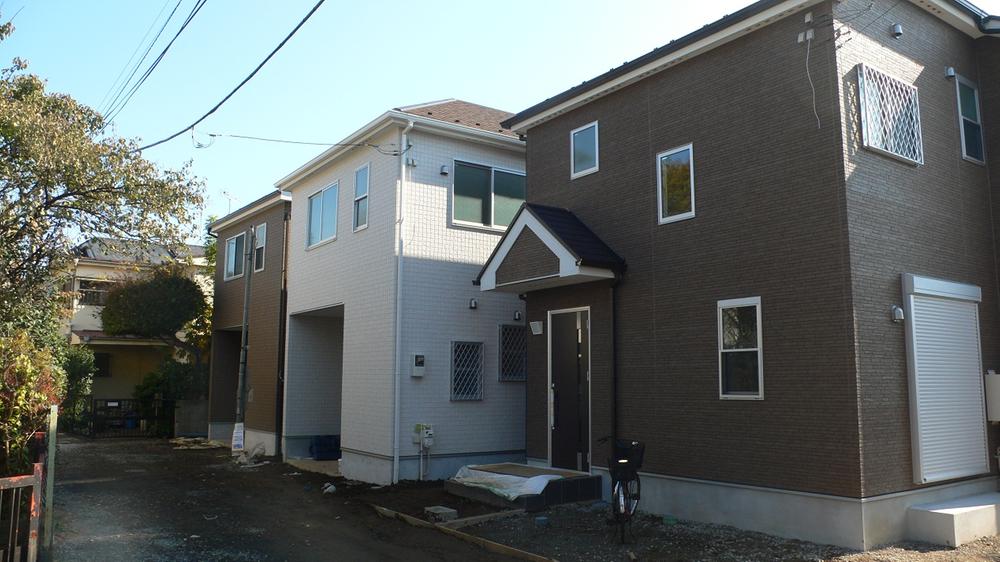 Local photos, including front road. All two buildings both shaping area (November 2013) Shooting