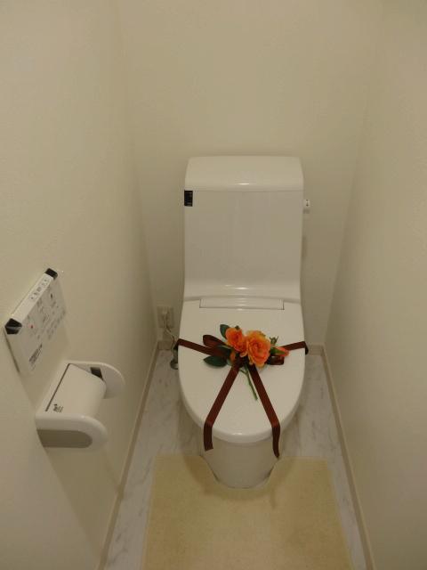 Toilet. B Building toilet