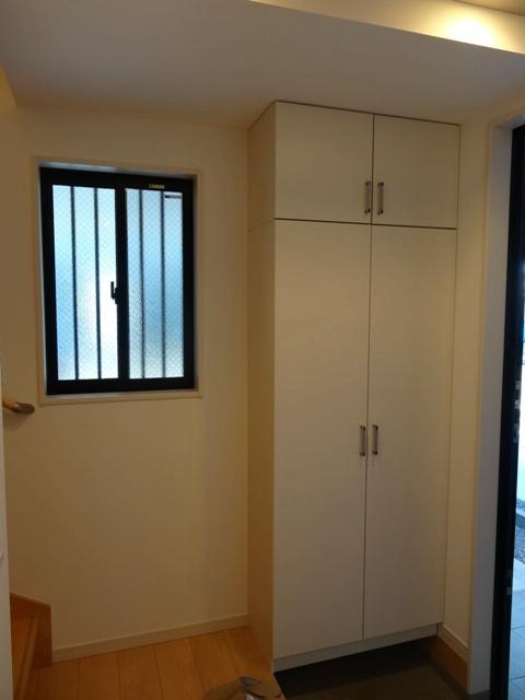 Entrance. B Building Entrance