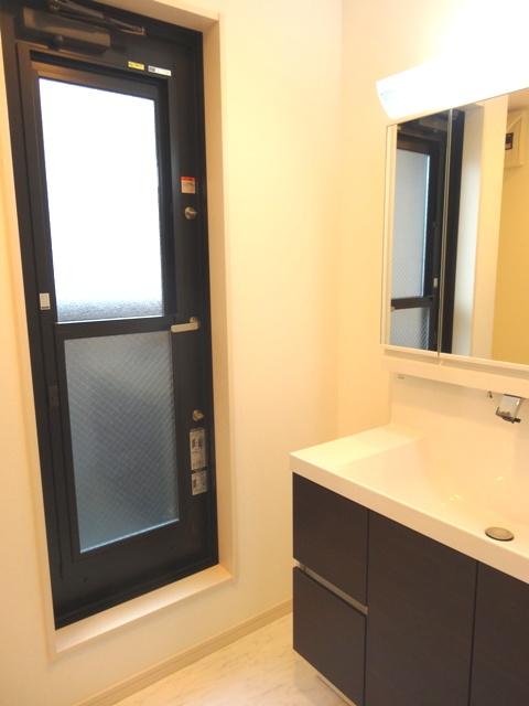 Wash basin, toilet. C Building Bathroom vanity