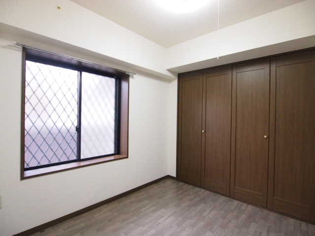 Other room space. Storage space is also rich.