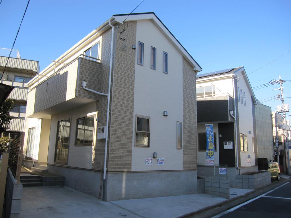 Local appearance photo. Local (12 May 2013) Shooting