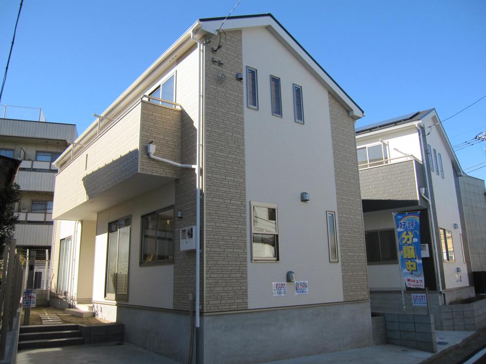 Local appearance photo. Local (12 May 2012) shooting