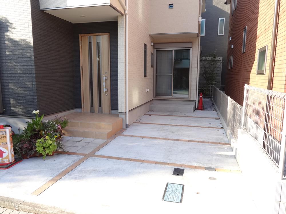 Parking lot. Local (10 May 2013) Shooting