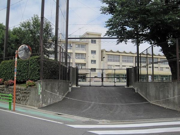 Primary school. 160m to Nerima Oizumi second elementary school