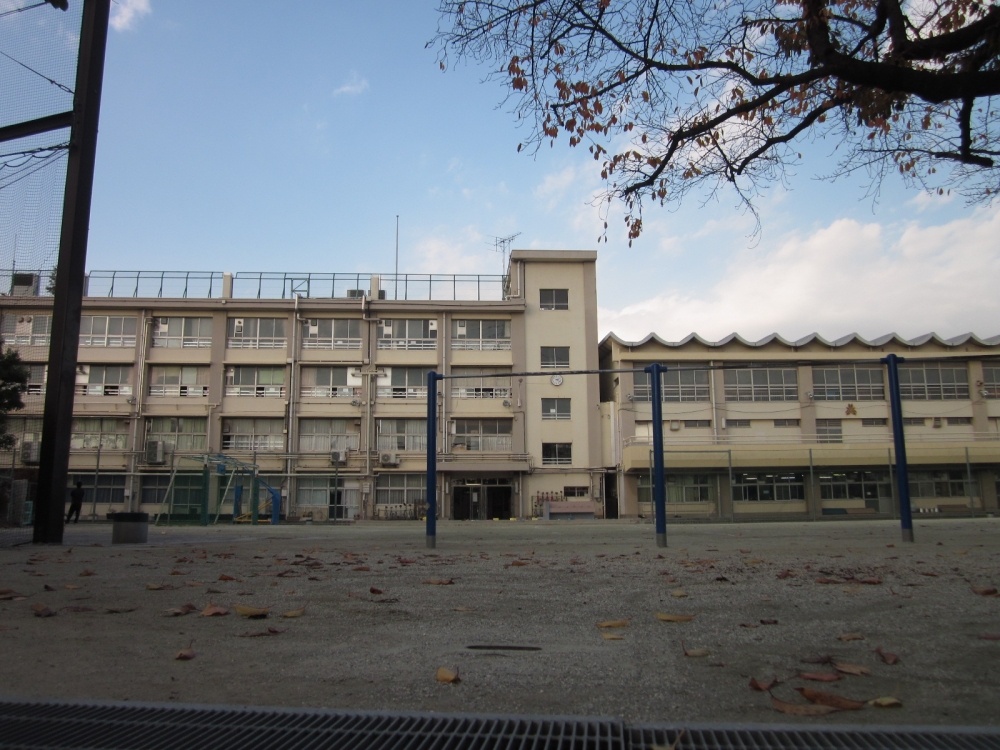 Primary school. 401m to Nerima Oizumi second elementary school (elementary school)