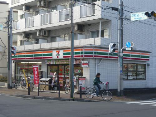 Convenience store. Seven-Eleven Nerima Heiwadai 3-chome up (convenience store) 148m