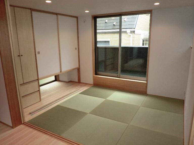 Non-living room. Room of the sum leading to the living room