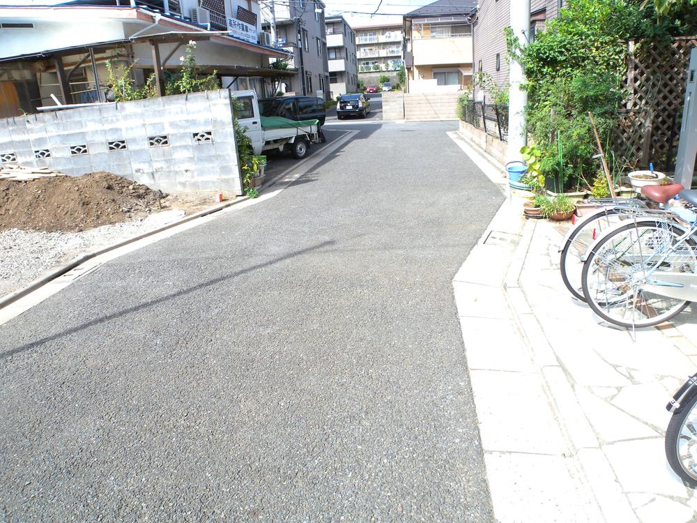 Local photos, including front road. Local (09 May 2013) Shooting