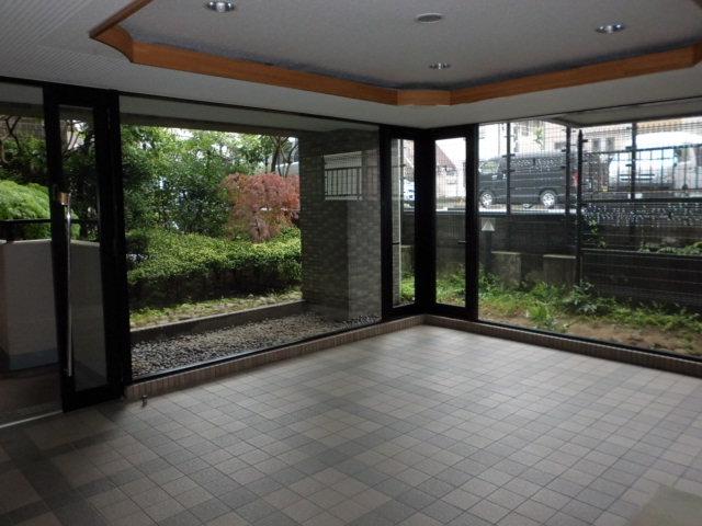 Entrance. Common areas