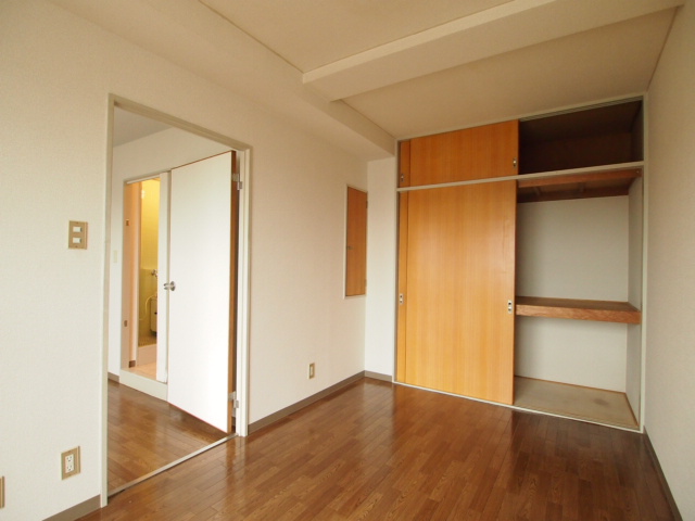 Other room space. It is with storage space in all the bedroom.