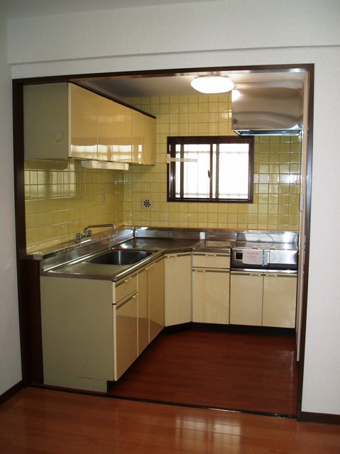 Kitchen. Spacious kitchen with IH cooking heater!