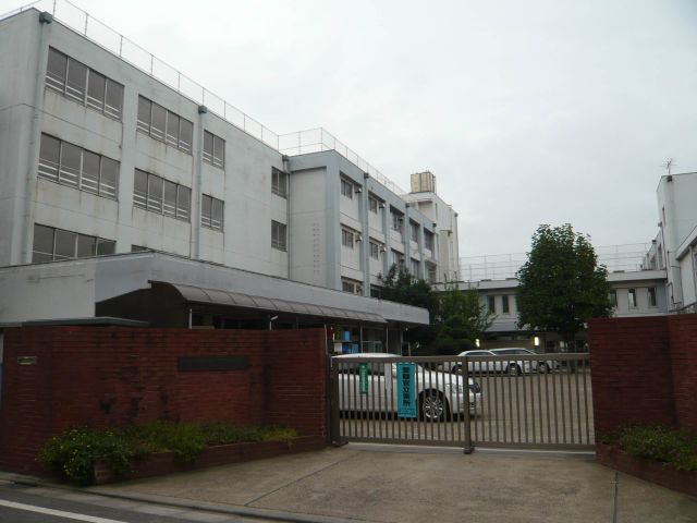Junior high school. Municipal Miharadai 690m up to junior high school (junior high school)