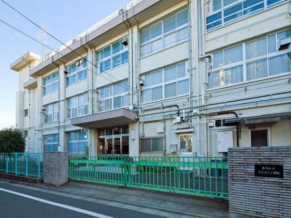 Primary school. 170m to Oizumi sixth elementary school