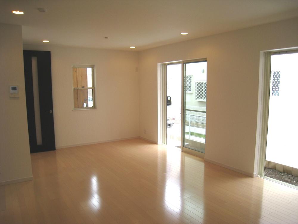 Same specifications photos (living). Seller construction cases _ living