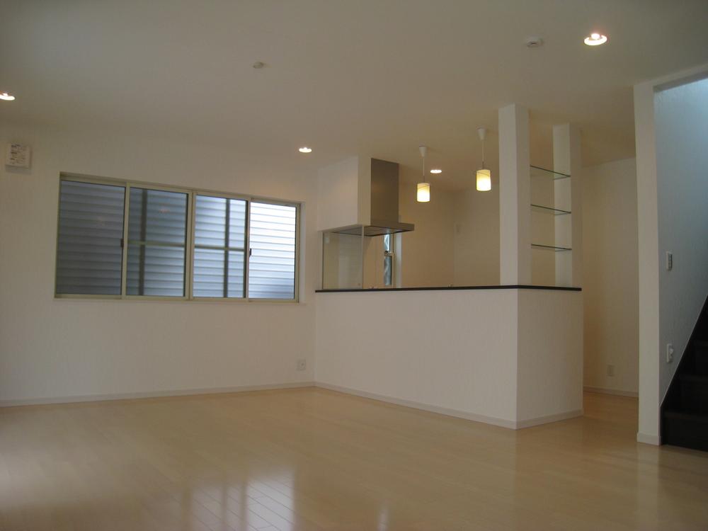 Same specifications photos (living). Seller construction cases _ living