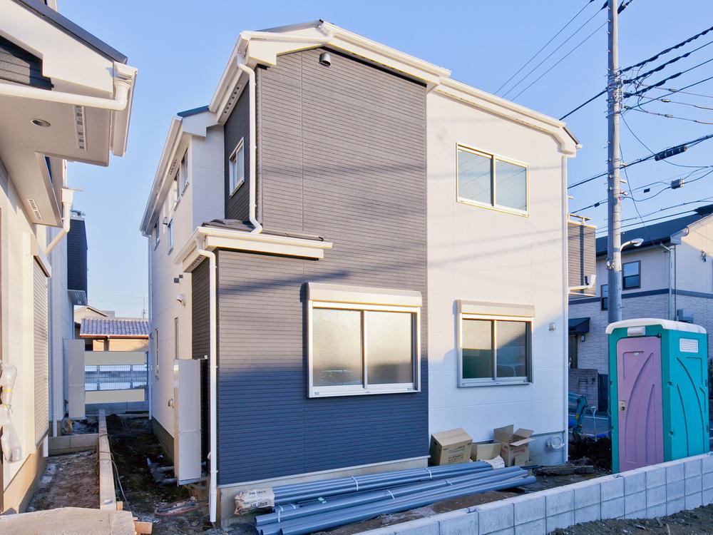 Local photos, including front road. Local (11 May 2013) Shooting