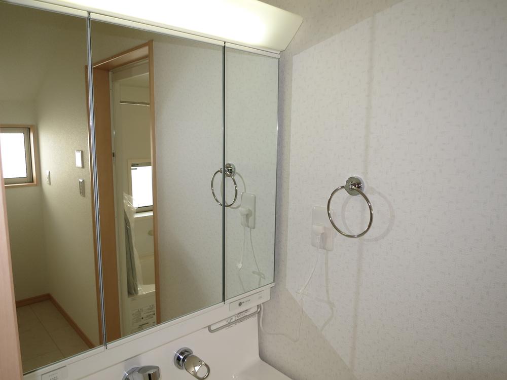 Wash basin, toilet. Local (12 May 2013) Shooting