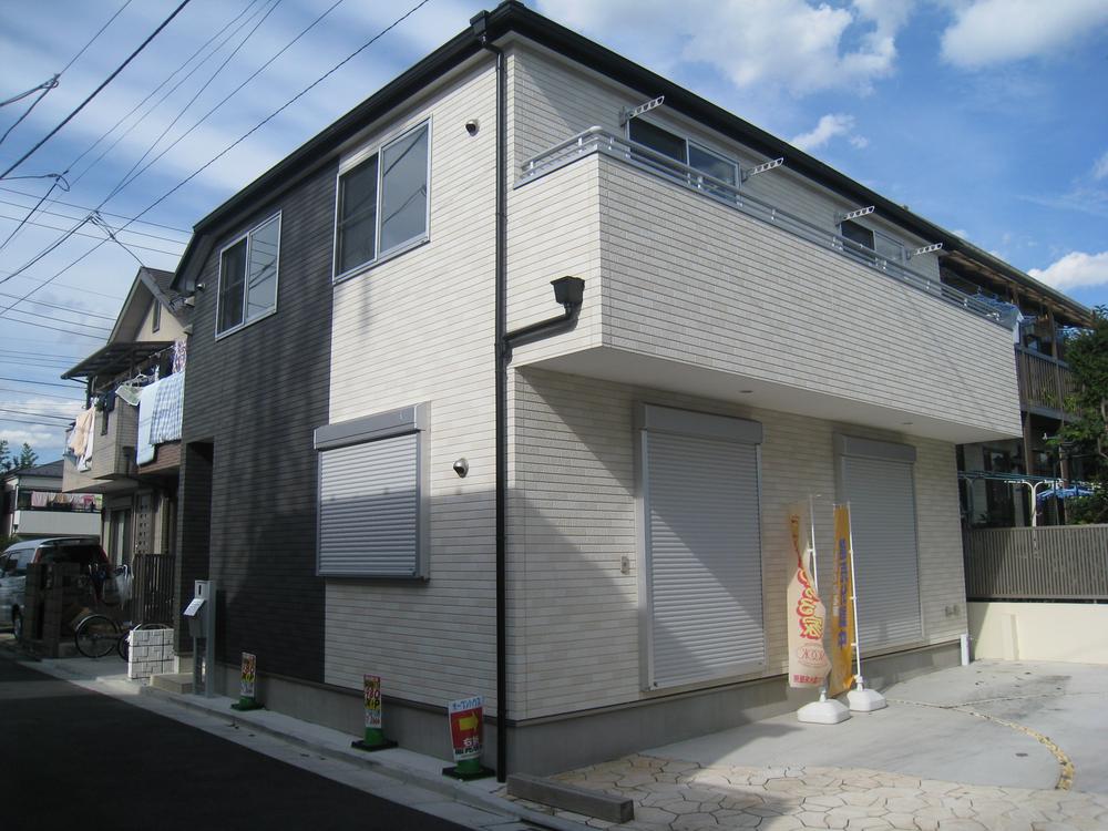 Local appearance photo. Indoor (September 2012) shooting