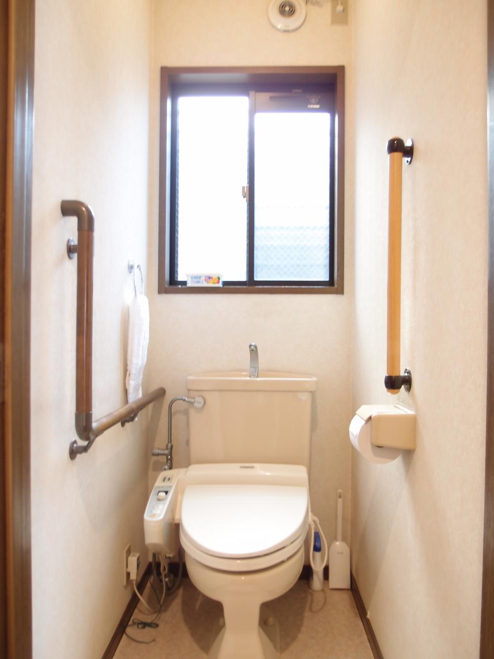 Toilet. First floor room (12 May 2013) Shooting