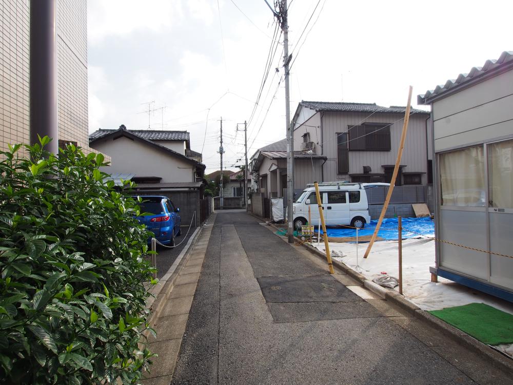 Local photos, including front road. Local (10 May 2013) Shooting